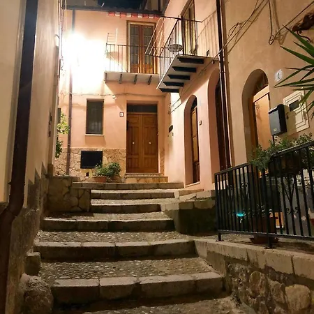 Il Principe Di Via Belmonte A Pensjonat *